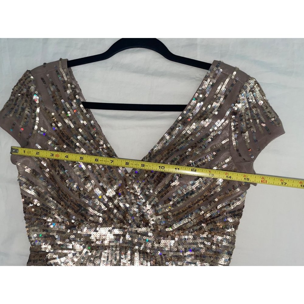 JOVANi Cap Sleeve V-neck Mini Gold Iridescent Sequins Size 4 party new year prom - Picture 9 of 9